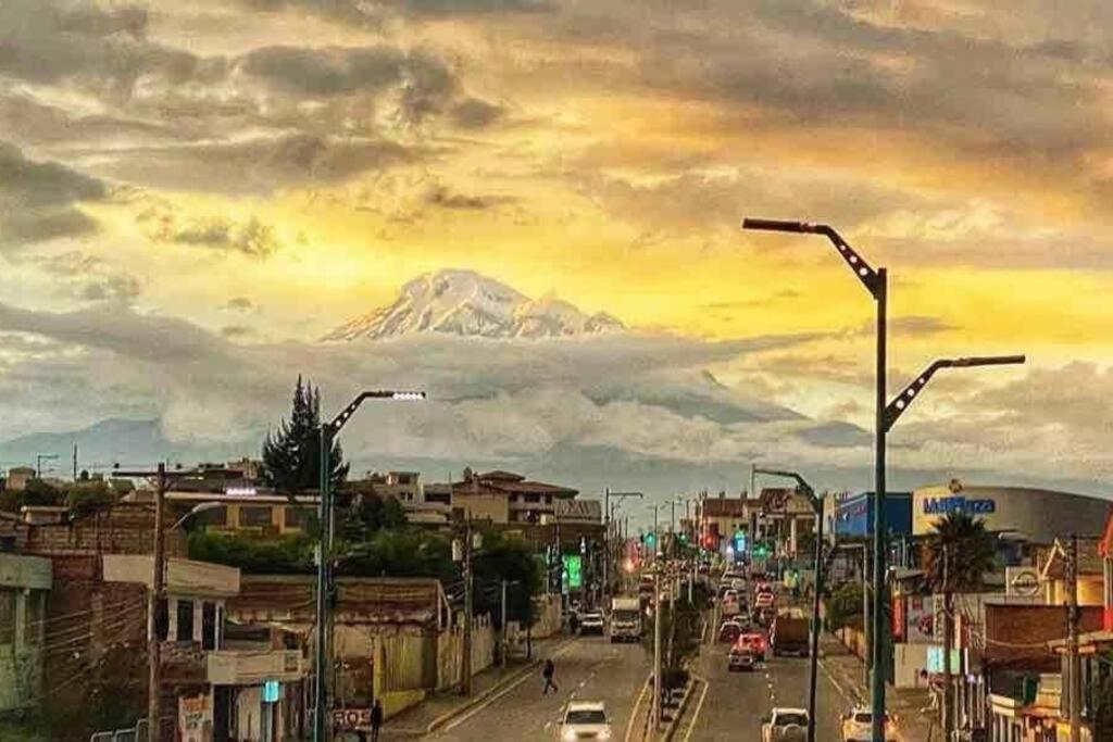 Hermoso Departamento Central Familiar Tu Refugio Con Impresionantes Vistas A La Ciudad, Montanas Y Nevados Riobamba Exterior foto